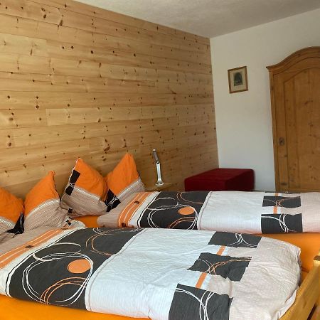 Ferienwohnung In Tschlin Mit Panoramablick Bagian luar foto