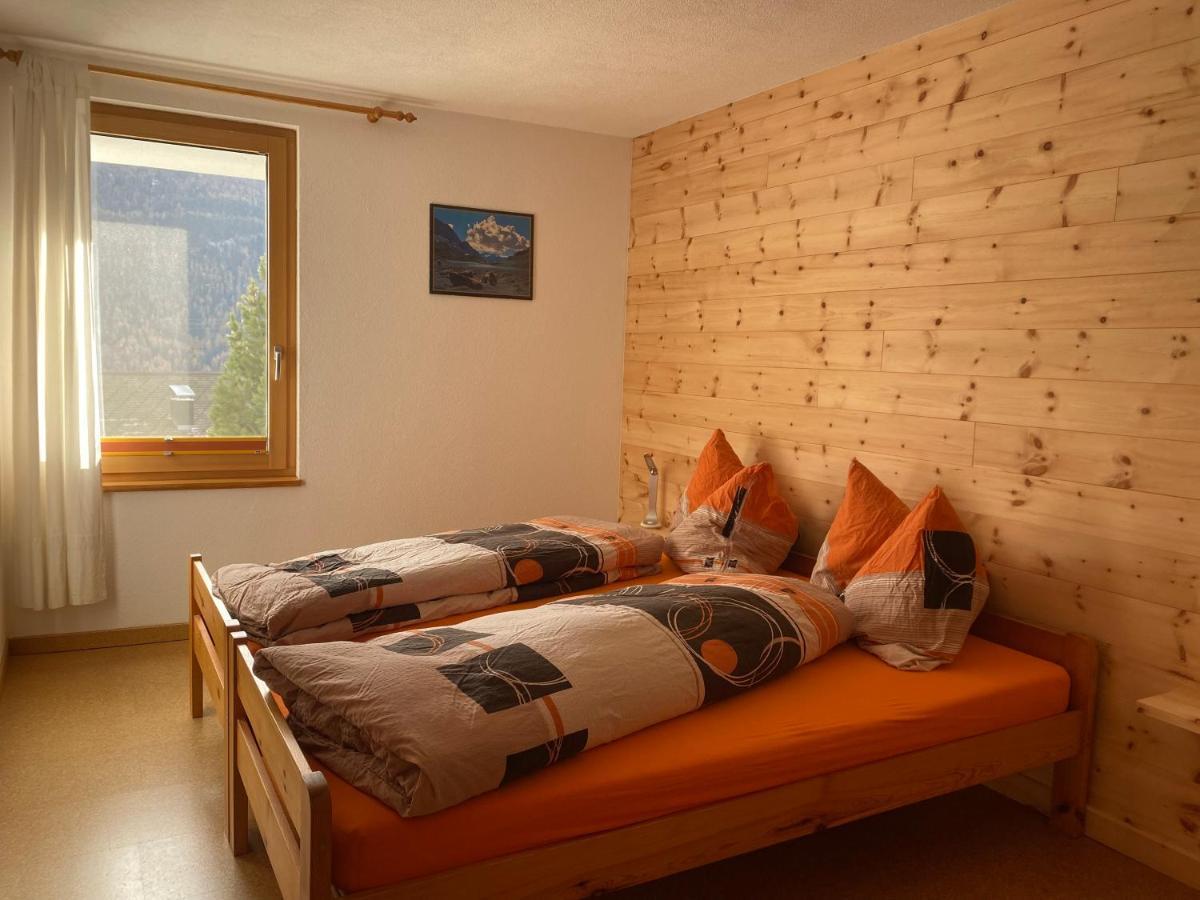 Ferienwohnung In Tschlin Mit Panoramablick Bagian luar foto