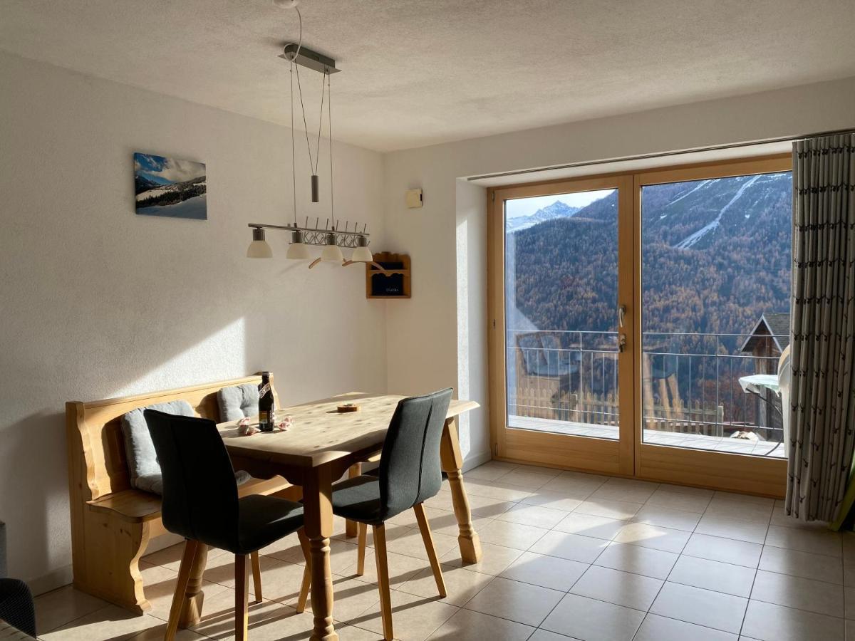 Ferienwohnung In Tschlin Mit Panoramablick Bagian luar foto