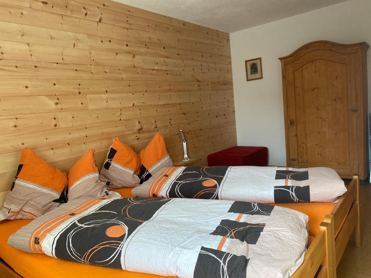 Ferienwohnung In Tschlin Mit Panoramablick Bagian luar foto