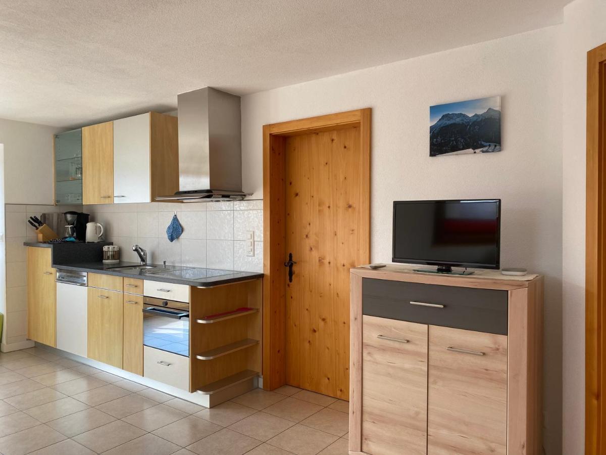 Ferienwohnung In Tschlin Mit Panoramablick Bagian luar foto
